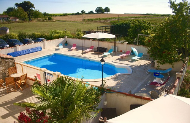 Cottage for 7 people with heated pool equipped with baby
