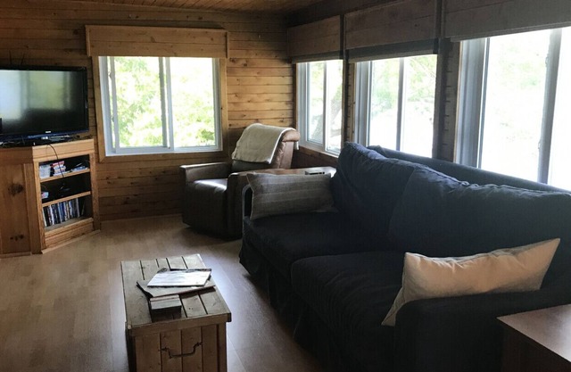 Cottage for rent on Upper Stoney Lake