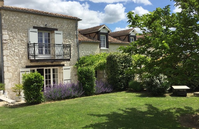 Cottage "The Bardottes" in a magnificent stone