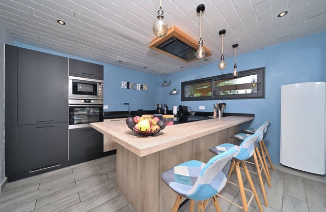 Cottage 'Gite Moderne Tout Confort Au Calme' with Mountain View, Terrace and Wi-Fi