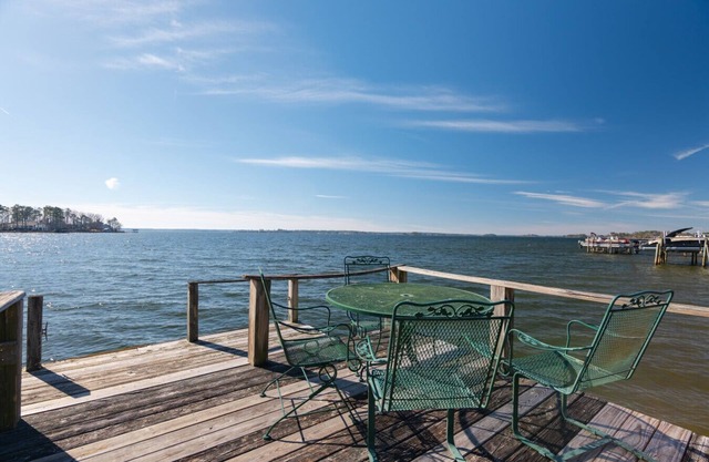 Cottage in Chapin with a view of the Twin Islands