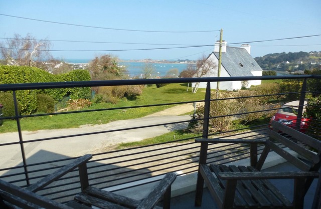 Cottage in Plougasnou near Stunning Beaches