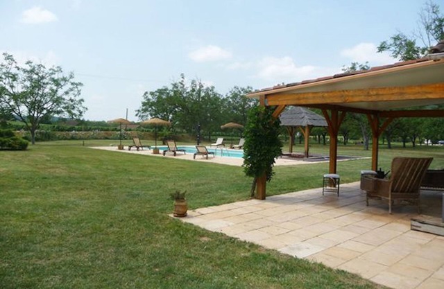 Cottage in the countryside, private swimming-pool, 12 persons