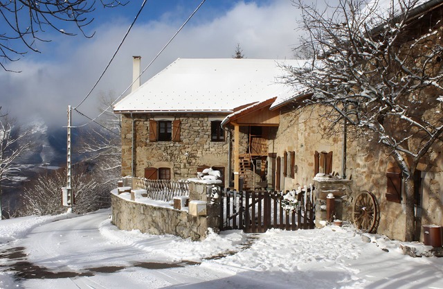 Cottage 'Le Grand Gîte' with Lake View, Private Terrace and Wi-Fi
