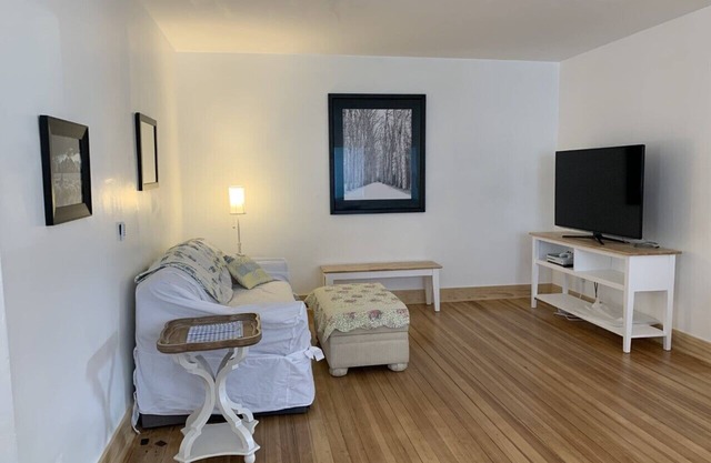 Cottage w/Garage 3 Blocks to Chey. Reg. Med Center