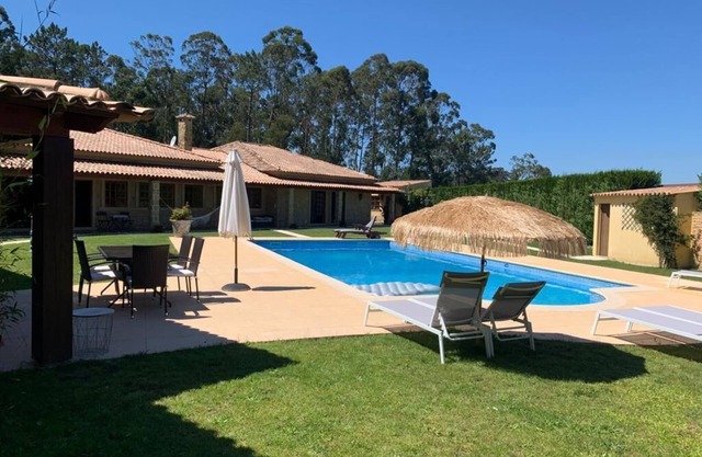 Cottage with 9 bedrooms, picine et jacuzi, close the beach