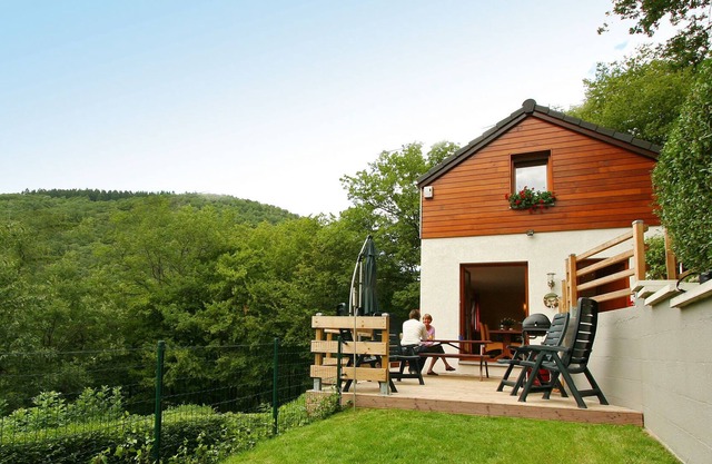 Cottage with a terrace and a magnificent view of the valley.