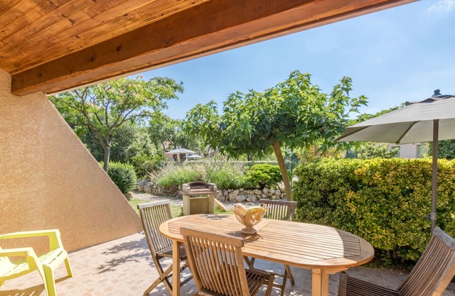 Cottage with swimming pool at the foot of the Herault gorges, superb canyon