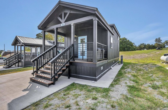 Cottage with Loft - Includes 3 queen beds (one in master and 2 in loft), a fully equipped kitchen, dining area, private bath and shower, TVs, Wifi, all utilities, access to all resort amenities. Pets are not permitted in this cottage.