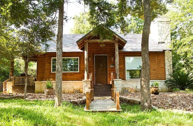 Cottage with Private Hot Tub