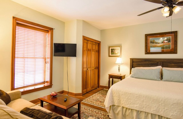 Cotton Alley | Charming 2-Bedroom Retreat in Historic Natchez, MS