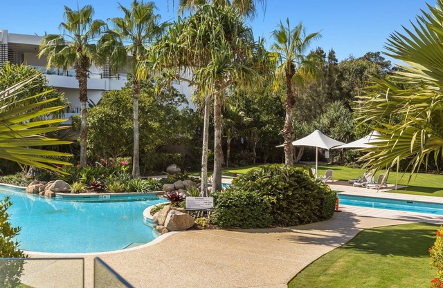 COTTON BEACH ON THE POOL 66