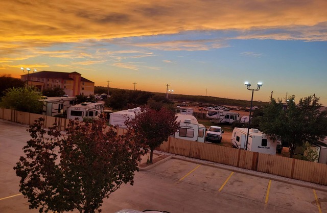 Cotulla Whitten Inn