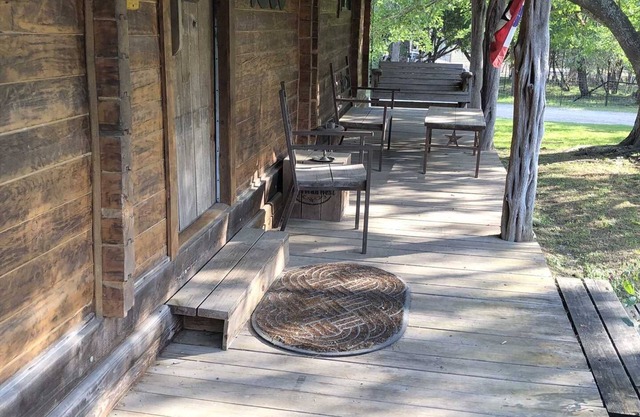 Country Accents - Lee Cabin