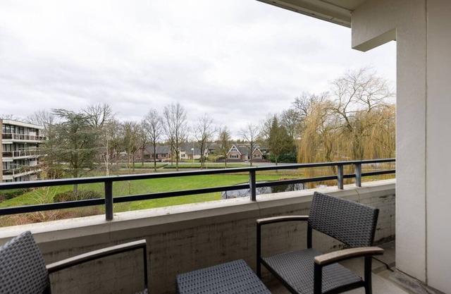 Country Comfort with Heated Indoor Pool, Game Room and Free On-Site Parking