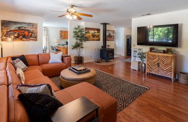 Country Cowboy Hot Tub Home on 20 Acres