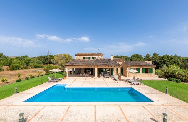 Country Estate with Pool, Wi-Fi, Air Conditioning, Garden and Patio