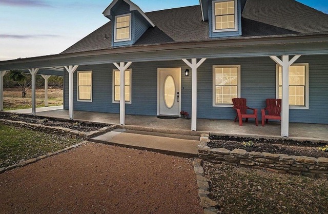 Country Farmhouse on 9 Acres.