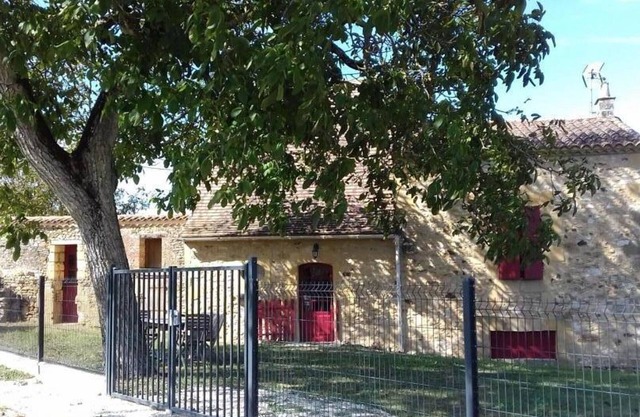 Country House with Large Garden, Family Room, and Pet-Friendly in Perigord
