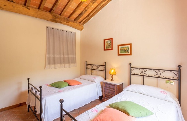 Country House / Farm House in Mastiano with 2 bedrooms sleeps 4