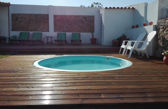 Country house 4km from the sea. Enclosed garden. Children's pool. Pets welcome.