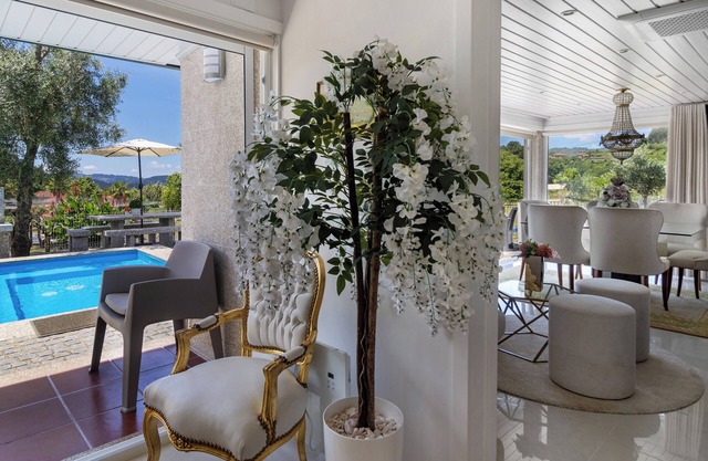 Country House 'Casa Com Piscina T1' with Mountain View, Wi-Fi and Air Conditioning