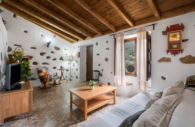 Country House 'El Balcón De Petra' with Sea Views, Private Terrace and Wi-Fi