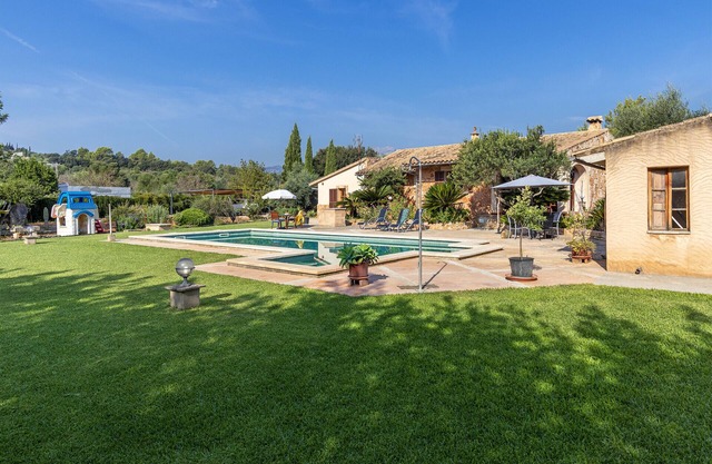 Country house with amazing pool and garden in a beautiful rural setting