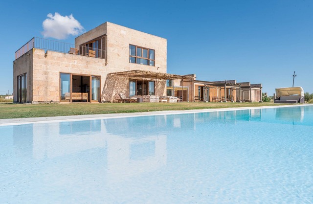 Country House with Pool, a/a, Large Garden, Terraces & Wi-Fi; Parking Available, Pets Allowed