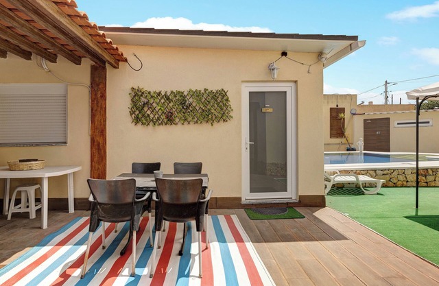 Country House 'Zen Village Amarela' with Shared Swimming Pool, Wi-Fi and Air Conditioning