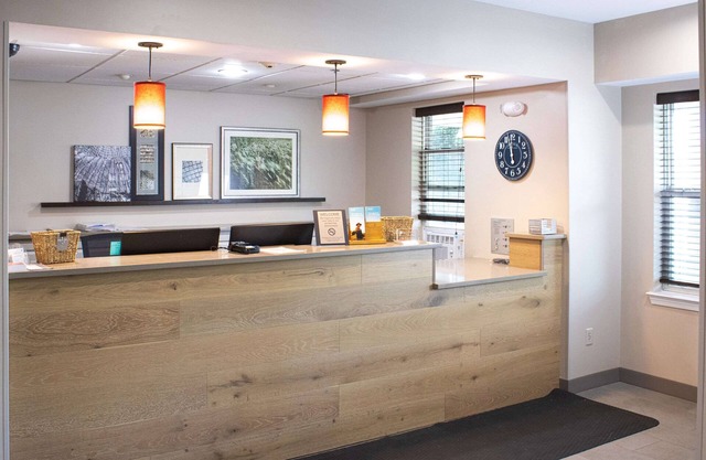 Country Inn & Suites by Radisson, Carlisle, PA