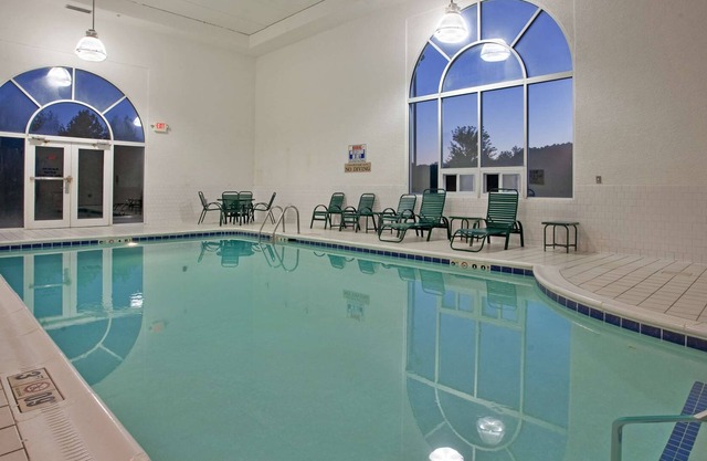 Country Inn & Suites by Radisson, Somerset, KY