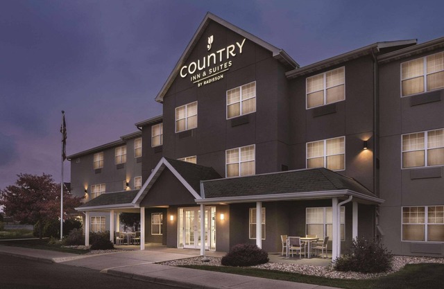 Country Inn & Suites by Radisson, Waterloo, IA