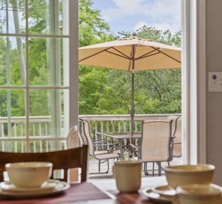 Country Livin.. Sleeps 11.. Available!!!