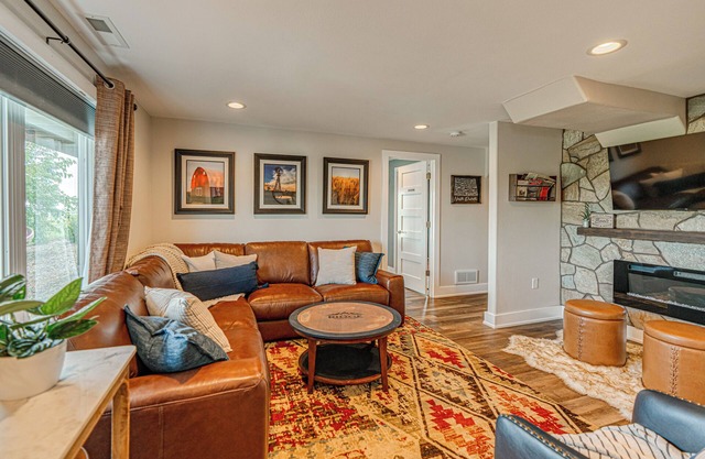 Country Living with Modern Amenities and Hot Tub