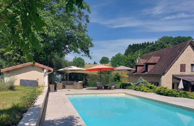 Country property with heated swimming pool in Périgord Vert