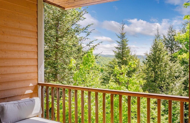 Country-style cottage on the shore of a lake at 5 minutes from a national park.