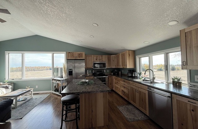 Country View Retreat - 3 bedroom, Private family-friendly home