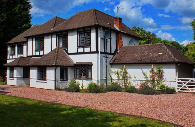 Countryside escape with stunning garden in Surrey