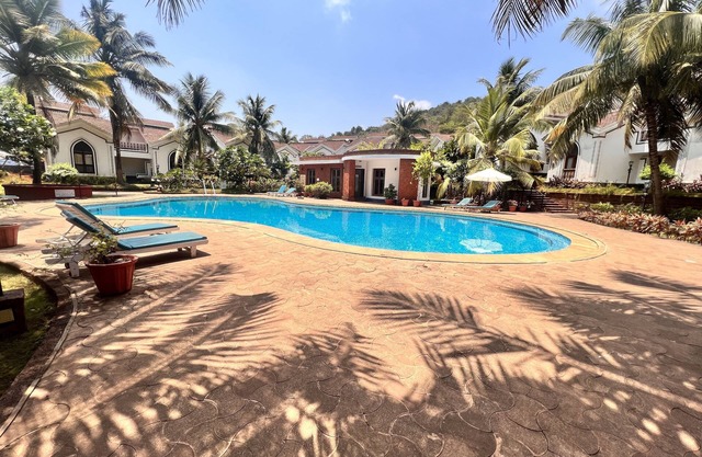 Couple Friendly 1BHK Apt w/Pool,Wifi,OTT near Baga, Calangute and Anjuna Beaches