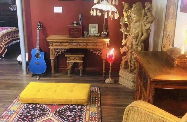 Couples paradise! Calming space in downtown Elora.