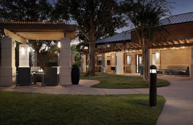 Courtyard by Marriott Dallas Addison/Quorum Drive