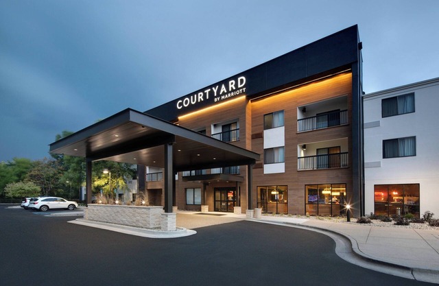 Courtyard by Marriott Grand Rapids Airport
