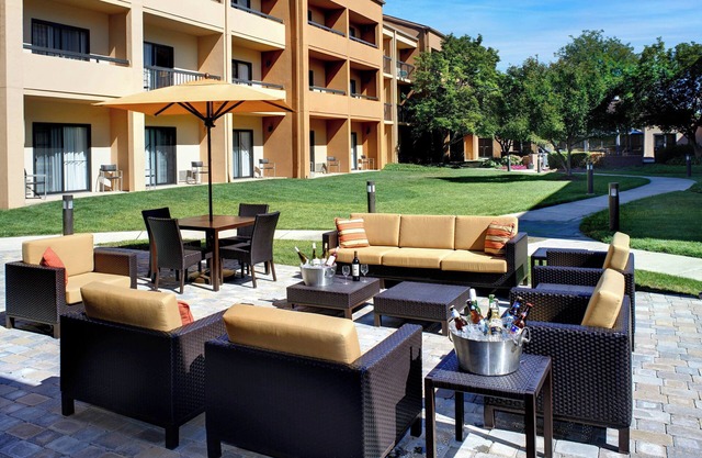 Courtyard by Marriott Toledo Airport Holland