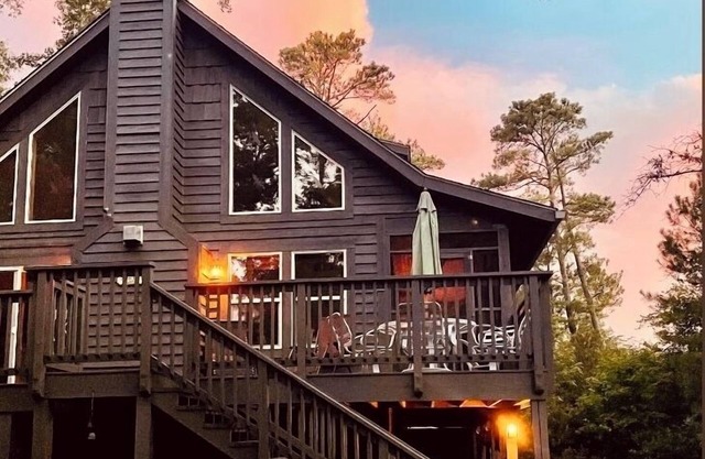 Cove Point Beach Retreat. Fossil Hunting & More. Come Relax & Explore!