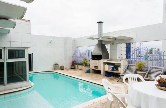 Coverage on the seafront in the best stretch of Boa Viagem w/exclusive pool