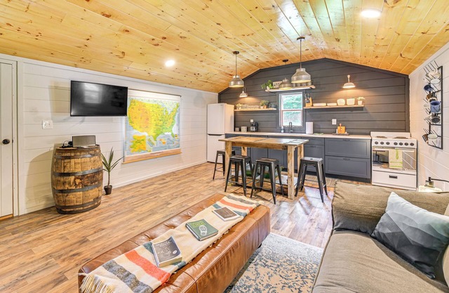 Covered Deck & Hot Tub: Cozy Retreat in Campton!