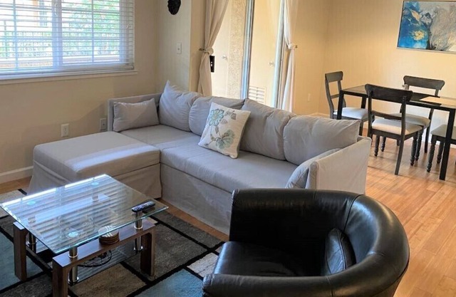 ❤️Covered parking -WIFI Full size W/D in unit. Business Travel Ready.