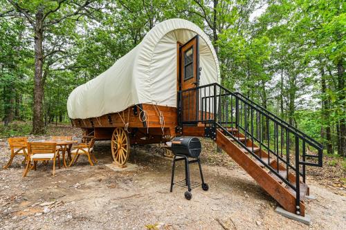 Covered Wagon Vacation Rental in Broken Bow!