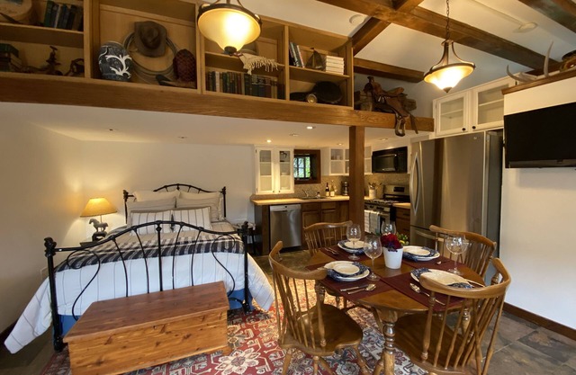 Cowboy cabin with private patio
